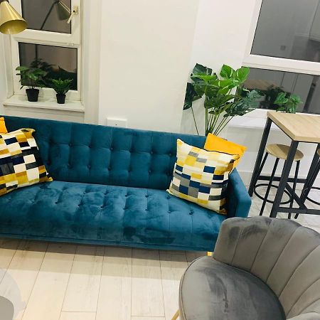 Cheerful 2 Bedroom Homely Apartment, Sleeps 6 Guest Comfy, 3X Double Bed, Parking, Free Wifi, Suitable For Business, Leisure Guest,Glasgow, Glasgow West End, Near City Centre Buitenkant foto