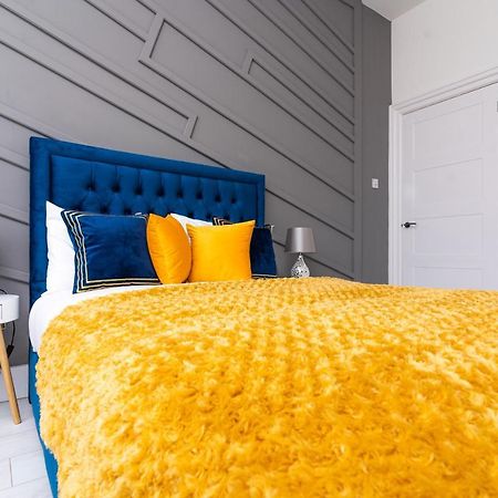 Cheerful 2 Bedroom Homely Apartment, Sleeps 6 Guest Comfy, 3X Double Bed, Parking, Free Wifi, Suitable For Business, Leisure Guest,Glasgow, Glasgow West End, Near City Centre Buitenkant foto