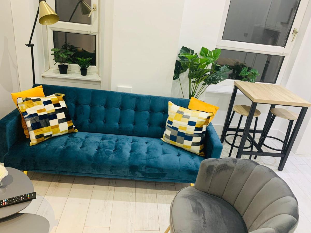Cheerful 2 Bedroom Homely Apartment, Sleeps 6 Guest Comfy, 3X Double Bed, Parking, Free Wifi, Suitable For Business, Leisure Guest,Glasgow, Glasgow West End, Near City Centre Buitenkant foto