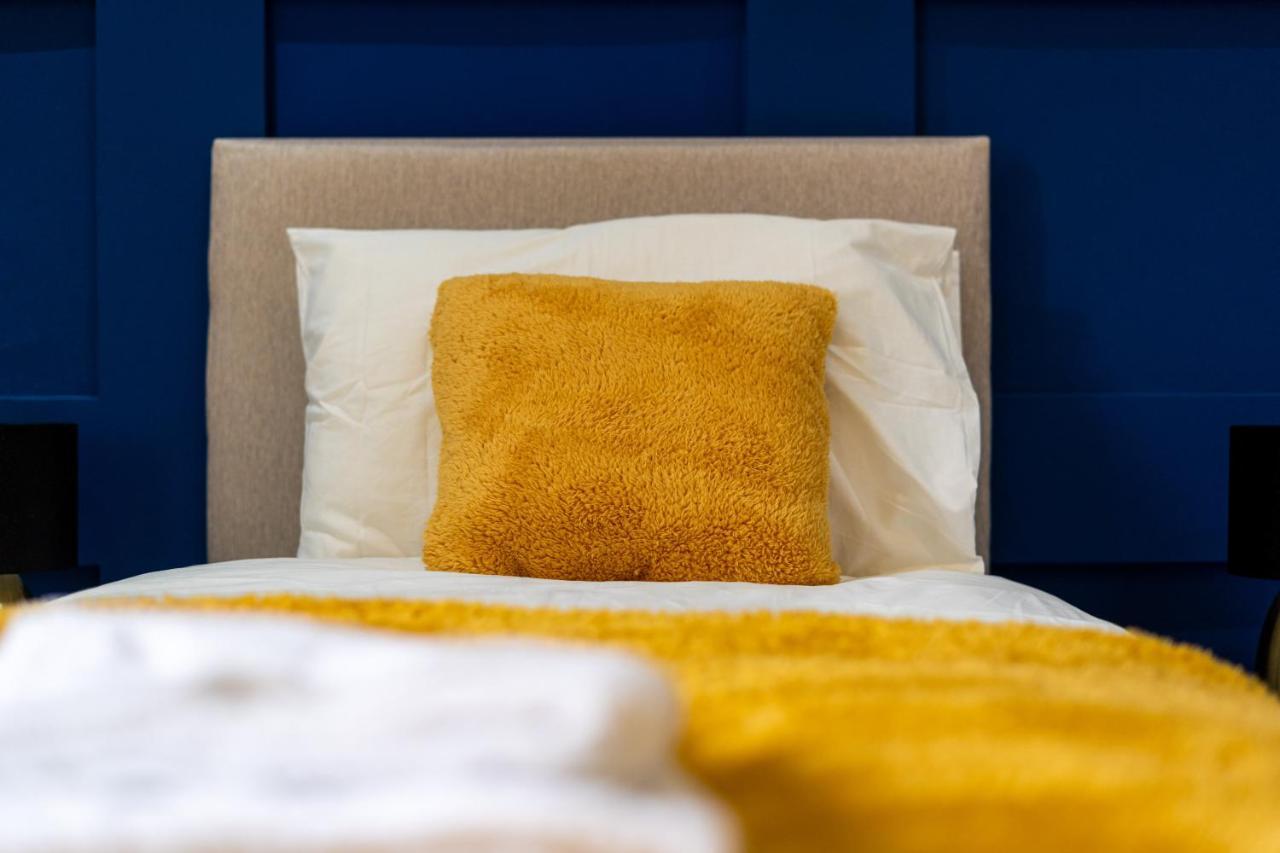 Cheerful 2 Bedroom Homely Apartment, Sleeps 6 Guest Comfy, 3X Double Bed, Parking, Free Wifi, Suitable For Business, Leisure Guest,Glasgow, Glasgow West End, Near City Centre Buitenkant foto