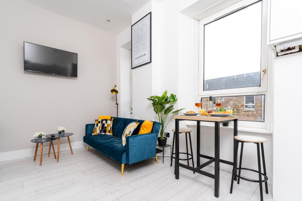 Cheerful 2 Bedroom Homely Apartment, Sleeps 6 Guest Comfy, 3X Double Bed, Parking, Free Wifi, Suitable For Business, Leisure Guest,Glasgow, Glasgow West End, Near City Centre Buitenkant foto