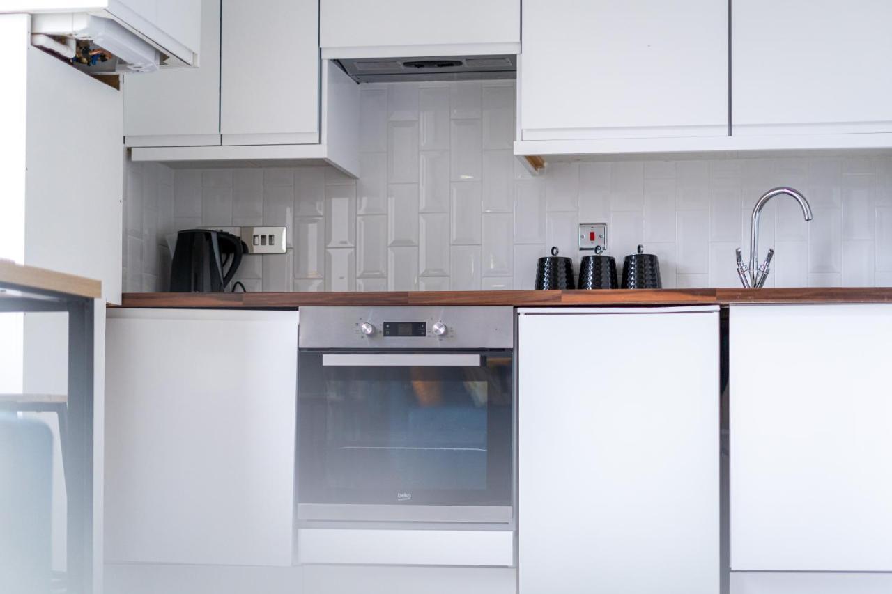 Cheerful 2 Bedroom Homely Apartment, Sleeps 6 Guest Comfy, 3X Double Bed, Parking, Free Wifi, Suitable For Business, Leisure Guest,Glasgow, Glasgow West End, Near City Centre Buitenkant foto