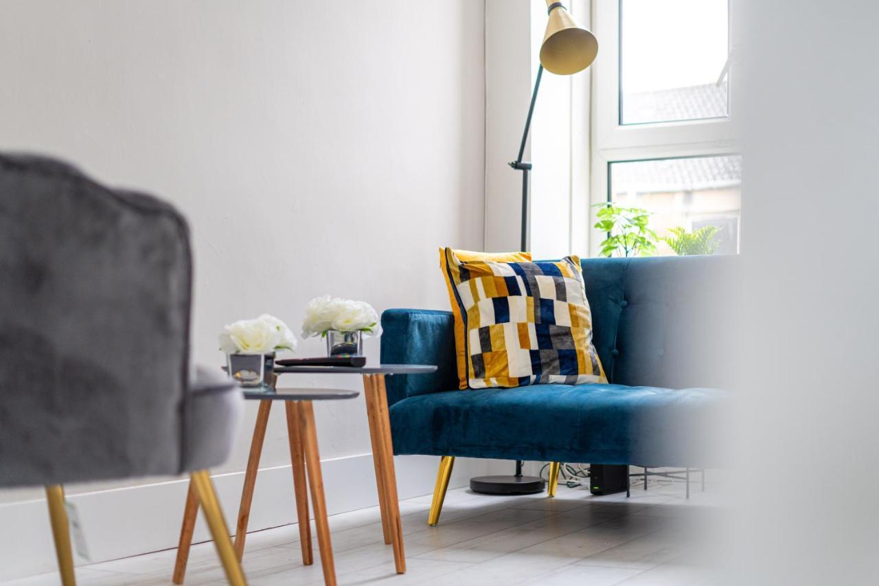 Cheerful 2 Bedroom Homely Apartment, Sleeps 6 Guest Comfy, 3X Double Bed, Parking, Free Wifi, Suitable For Business, Leisure Guest,Glasgow, Glasgow West End, Near City Centre Buitenkant foto