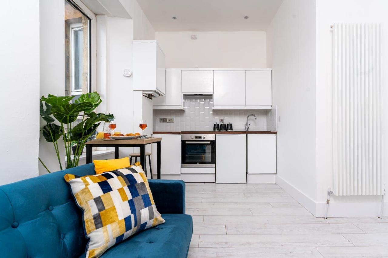 Cheerful 2 Bedroom Homely Apartment, Sleeps 6 Guest Comfy, 3X Double Bed, Parking, Free Wifi, Suitable For Business, Leisure Guest,Glasgow, Glasgow West End, Near City Centre Buitenkant foto
