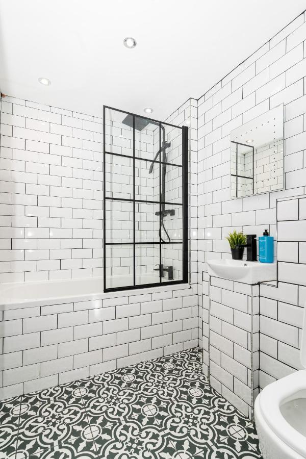 Cheerful 2 Bedroom Homely Apartment, Sleeps 6 Guest Comfy, 3X Double Bed, Parking, Free Wifi, Suitable For Business, Leisure Guest,Glasgow, Glasgow West End, Near City Centre Buitenkant foto