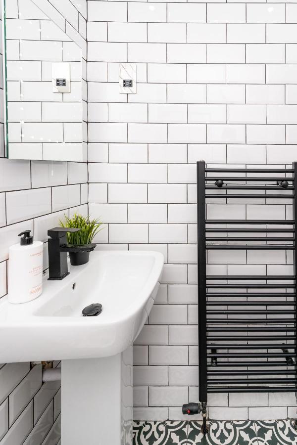 Cheerful 2 Bedroom Homely Apartment, Sleeps 6 Guest Comfy, 3X Double Bed, Parking, Free Wifi, Suitable For Business, Leisure Guest,Glasgow, Glasgow West End, Near City Centre Buitenkant foto