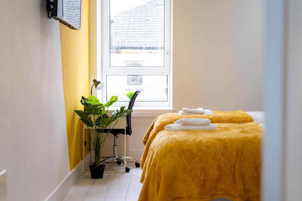 Cheerful 2 Bedroom Homely Apartment, Sleeps 6 Guest Comfy, 3X Double Bed, Parking, Free Wifi, Suitable For Business, Leisure Guest,Glasgow, Glasgow West End, Near City Centre Buitenkant foto