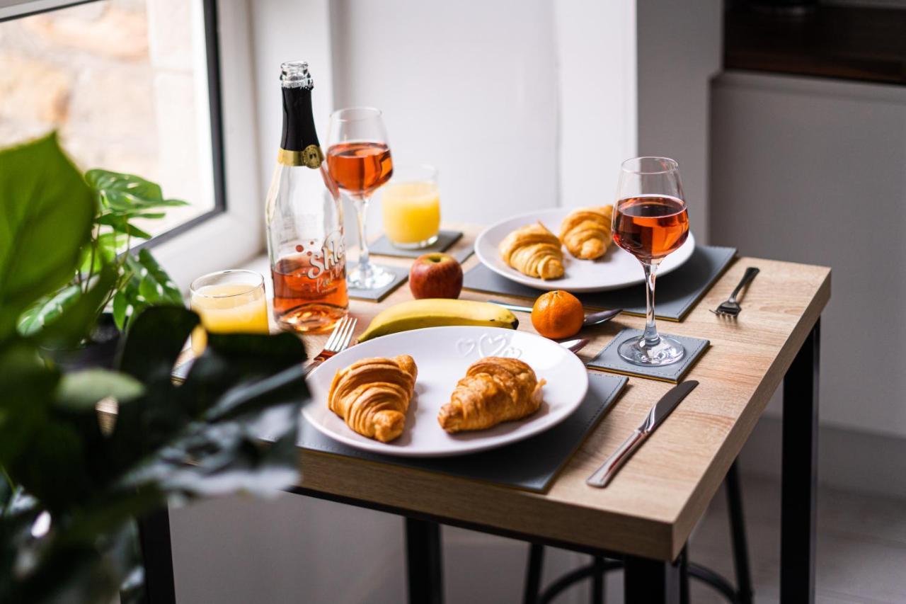 Cheerful 2 Bedroom Homely Apartment, Sleeps 6 Guest Comfy, 3X Double Bed, Parking, Free Wifi, Suitable For Business, Leisure Guest,Glasgow, Glasgow West End, Near City Centre Buitenkant foto