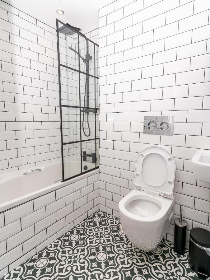 Cheerful 2 Bedroom Homely Apartment, Sleeps 6 Guest Comfy, 3X Double Bed, Parking, Free Wifi, Suitable For Business, Leisure Guest,Glasgow, Glasgow West End, Near City Centre Buitenkant foto